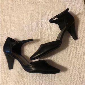 💕NIB EAST 5th strap heel Size 7.5